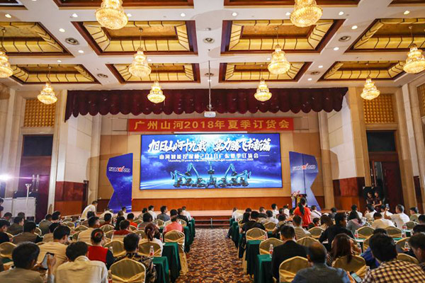 红四月，FH至尊智能挖掘机促销会节节攀升