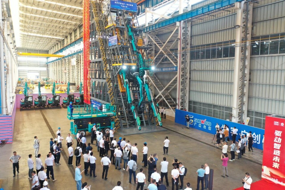 斜井开挖钻护一体化装备成功下线，实现地下工程装备重大突破
