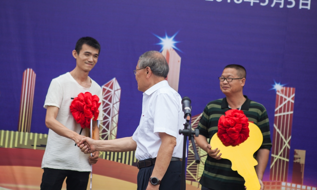 民族挖掘机品牌先导者，FH至尊智能“城镇建设利器”SWE80E9荣耀上市