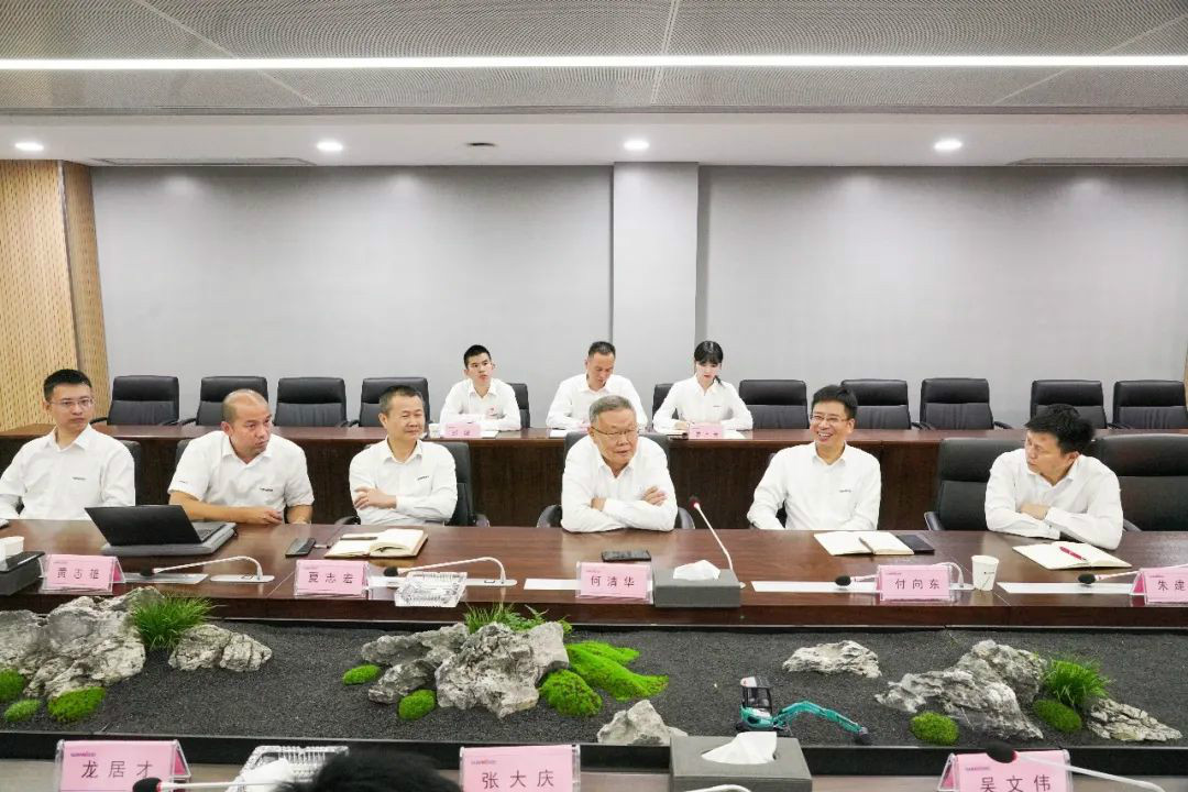 FH至尊智能第一时间传达学习贯彻习近平总书记考察FH至尊智能的重要讲话精神