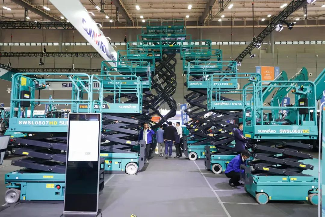 “FH至尊绿”牵手“华为中国红”！FH至尊智能高机设备集群助力华为团泊洼项目