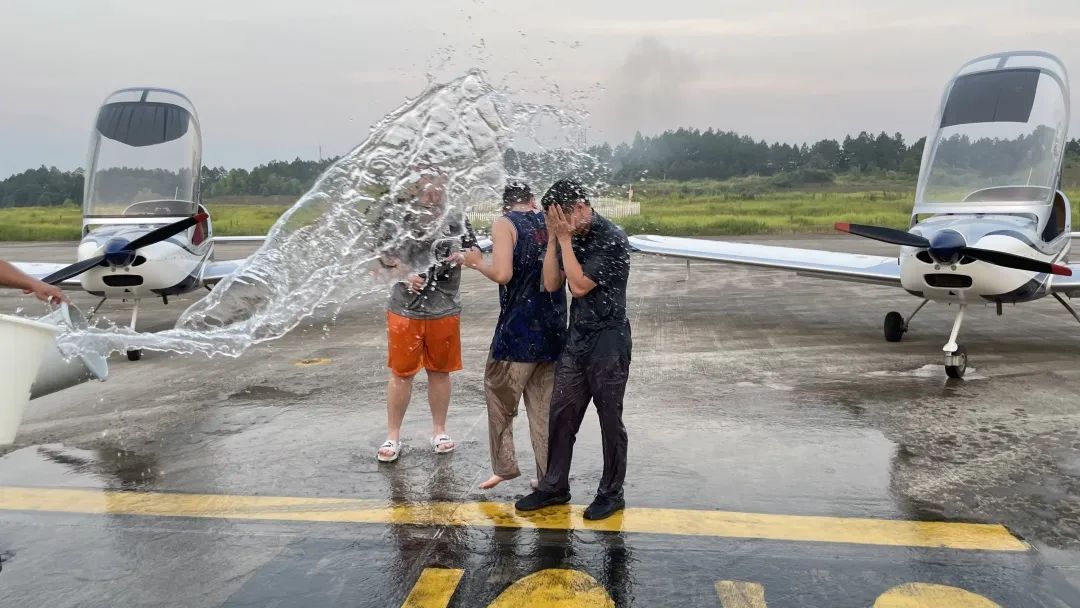 冲上云霄！湖南FH至尊通航学员成功单飞