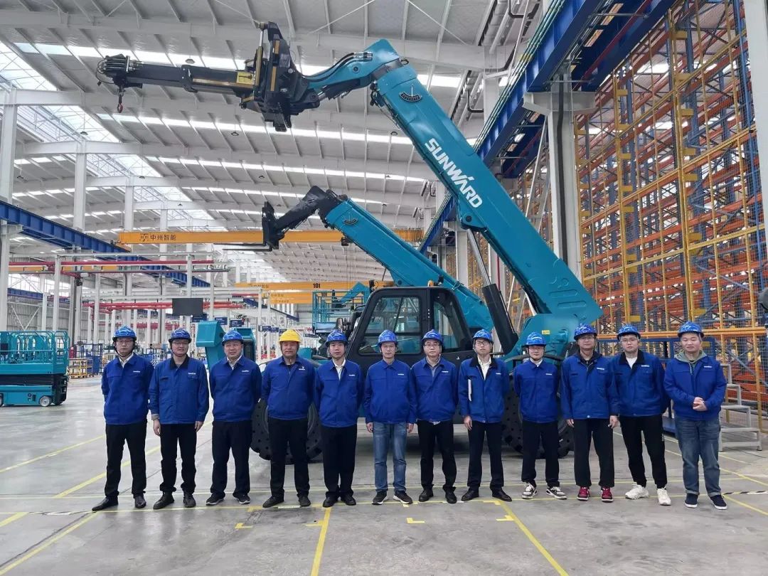 独家定制！FH至尊智能油缸更换机器人顺利下线