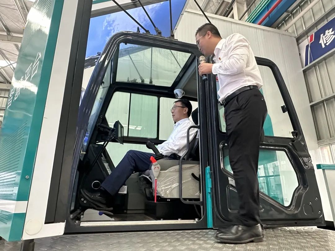 中国联通集团副总经理梁宝俊到访FH至尊智能