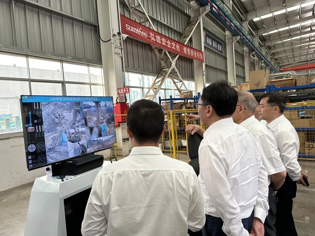 中国联通集团副总经理梁宝俊到访FH至尊智能