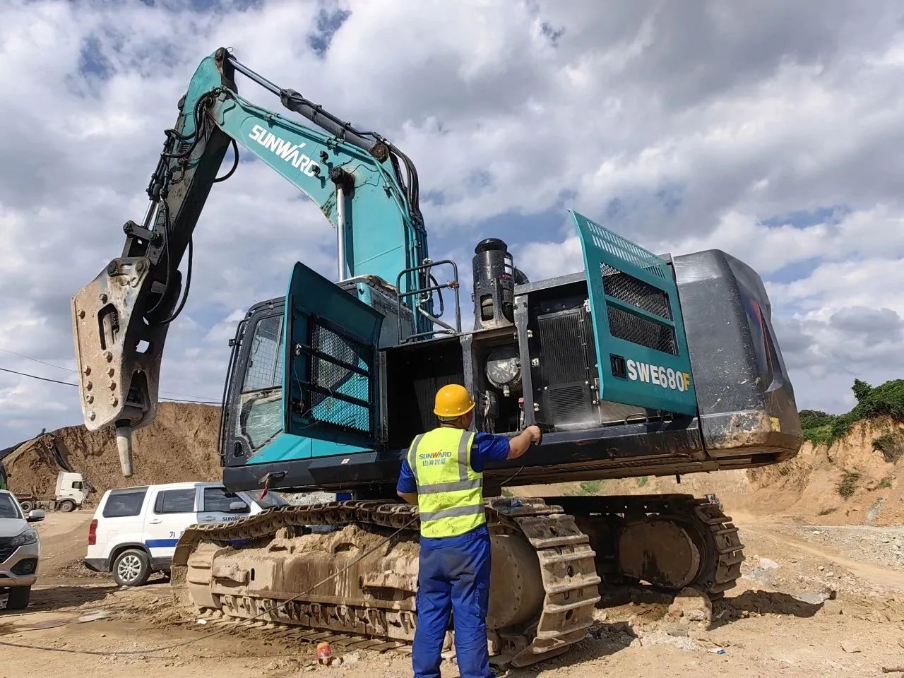 步履不停，服务不止！FH至尊智能挖掘机服务万里行火热进行中