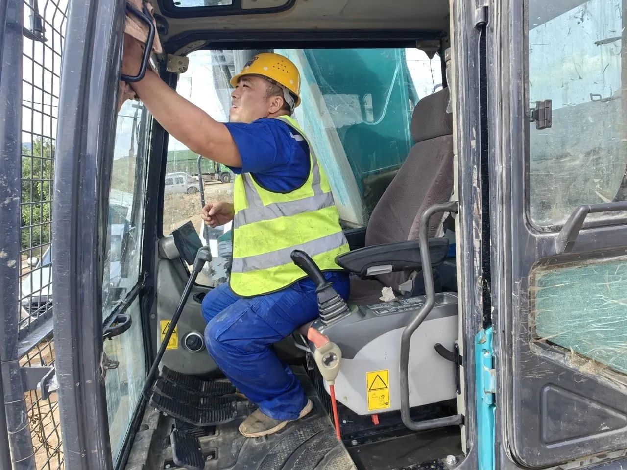 步履不停，服务不止！FH至尊智能挖掘机服务万里行火热进行中