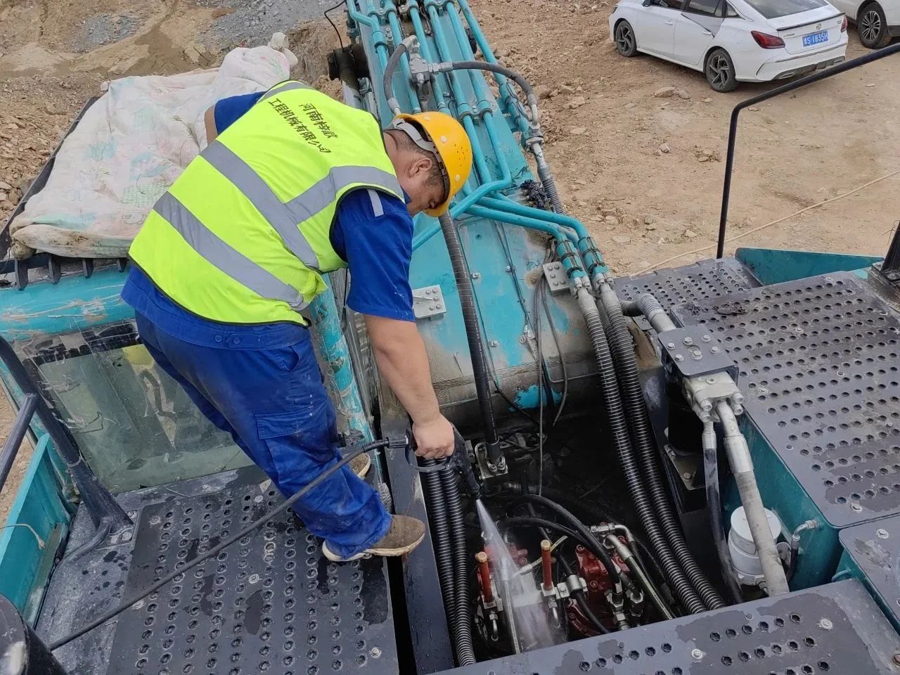 步履不停，服务不止！FH至尊智能挖掘机服务万里行火热进行中