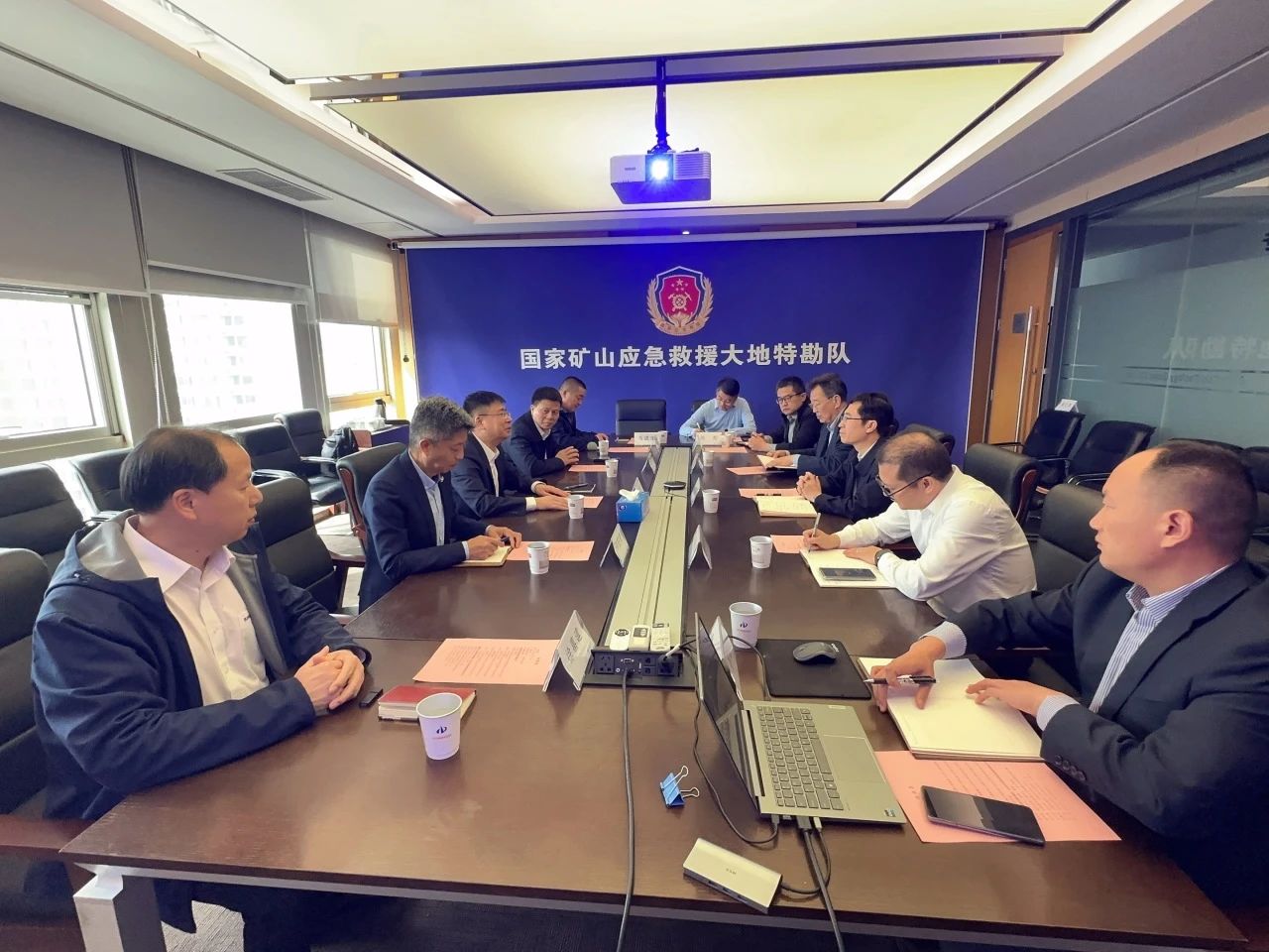 FH至尊智能董事长付向东带队拜访中煤地质总局、大地特勘公司