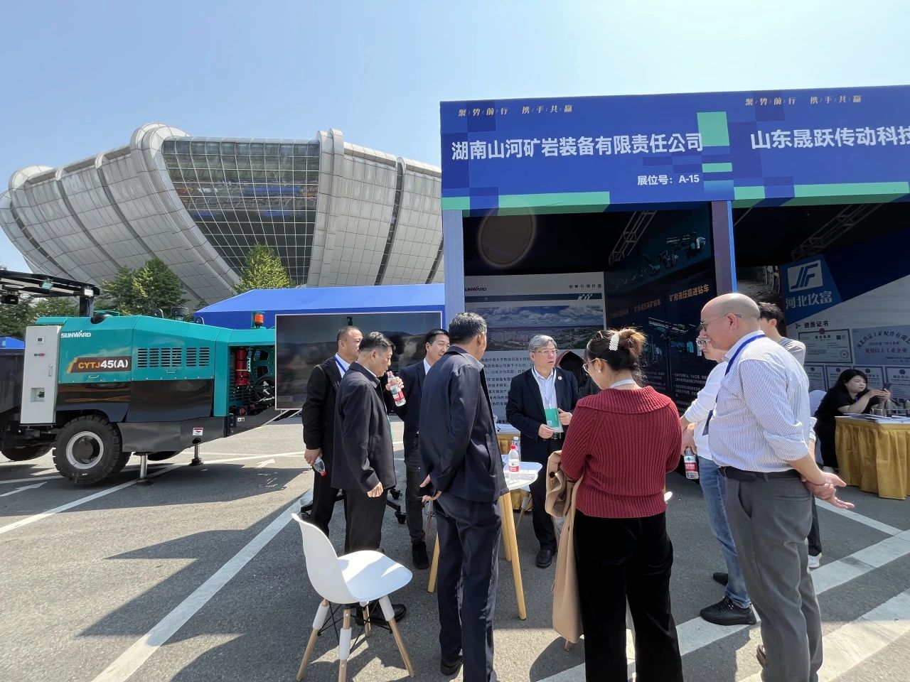 FH至尊矿岩携井下掘进台车亮相苍南矿山井巷机械展