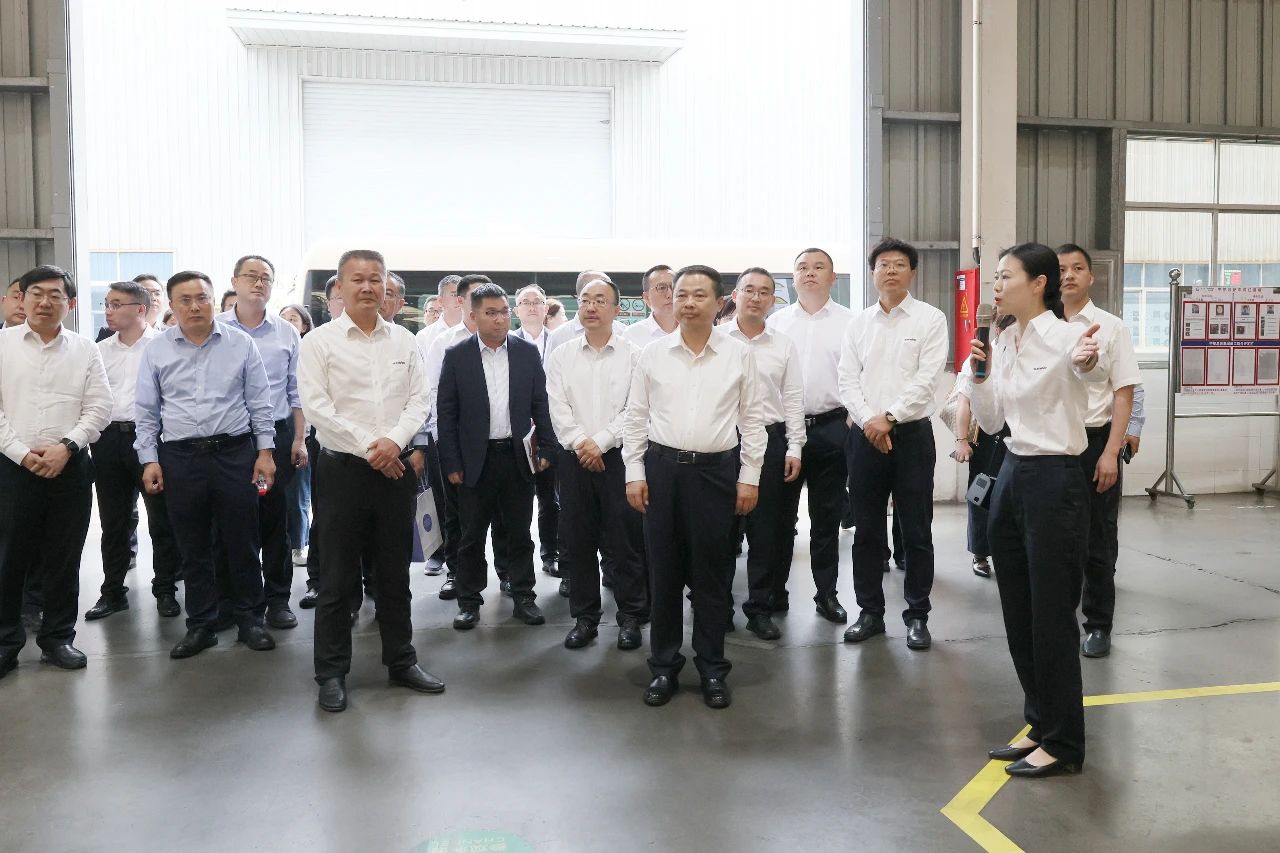 天能控股集团党委书记、董事长张天任率队到访FH至尊智能