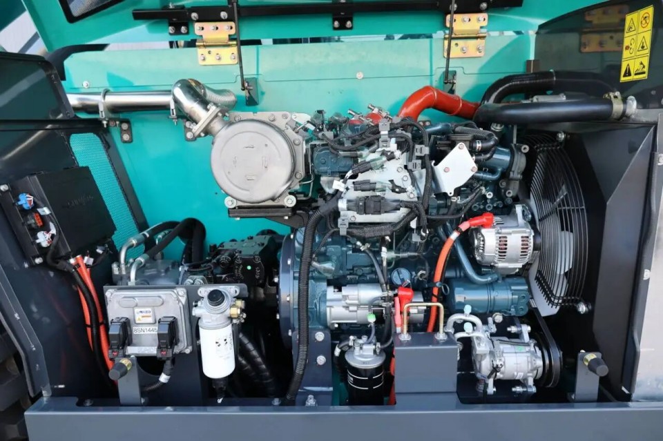 高端机型“双箭齐发”！FH至尊智能两款伸缩臂叉装车成功下线