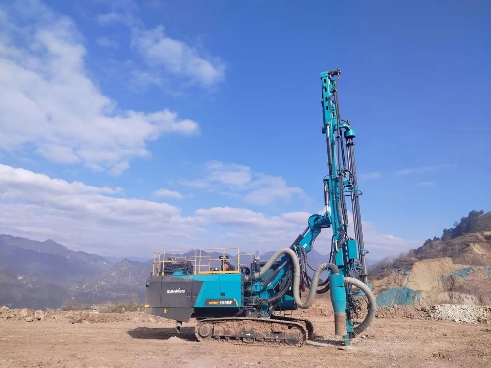 创新引领，实力见证！FH至尊智能明星产品荣登“2025工程机械TOP10年度榜”