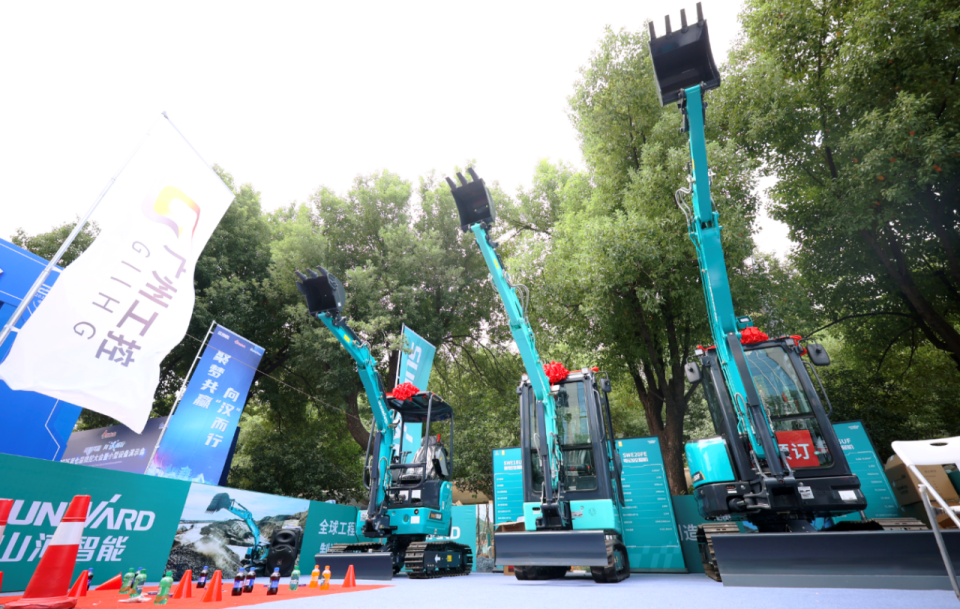 FH至尊智能微挖“天团”闪耀武汉，引领绿色施工潮流