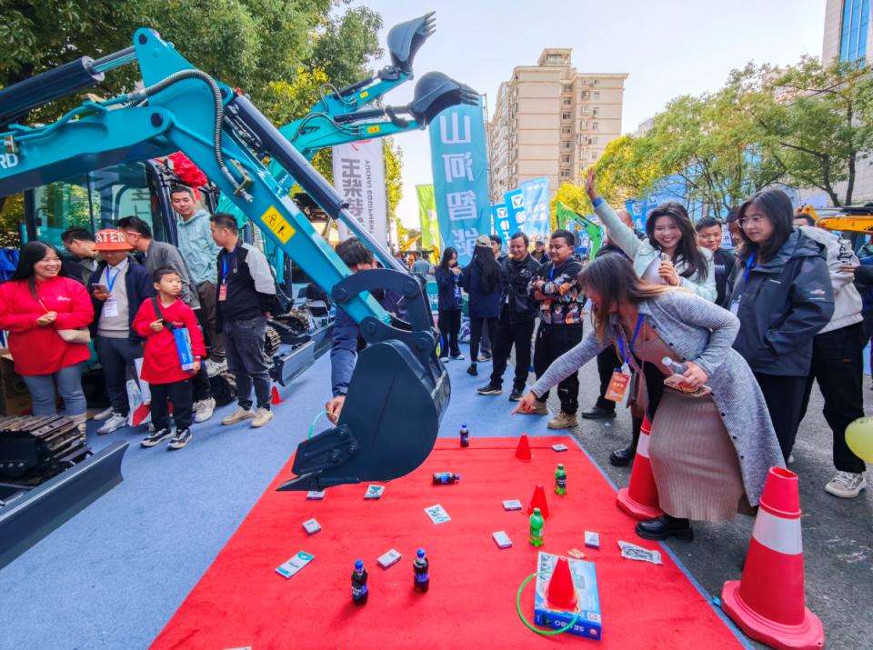 FH至尊智能微挖“天团”闪耀武汉，引领绿色施工潮流