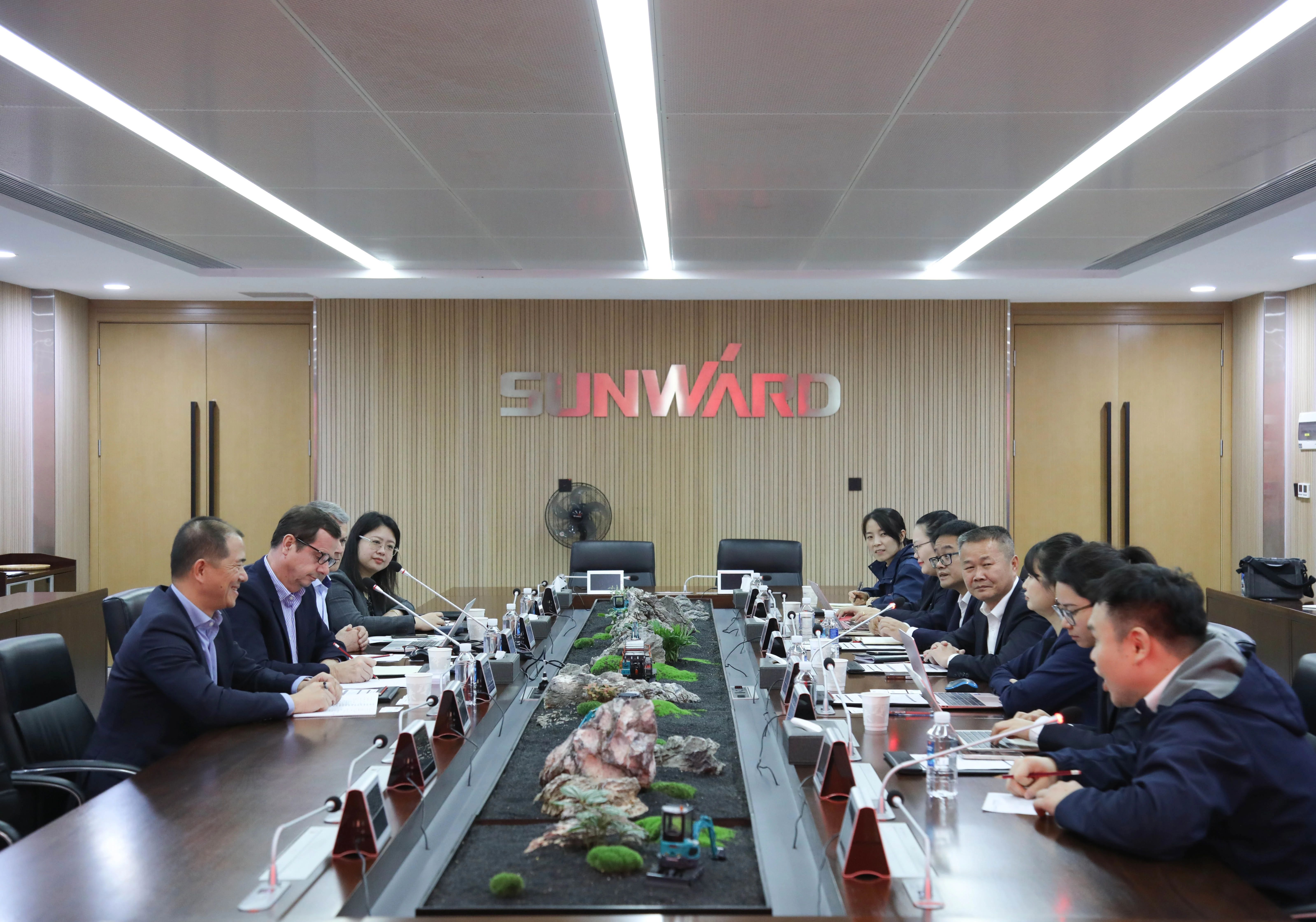 法巴租赁集团到访FH至尊智能，共拓合作新篇章