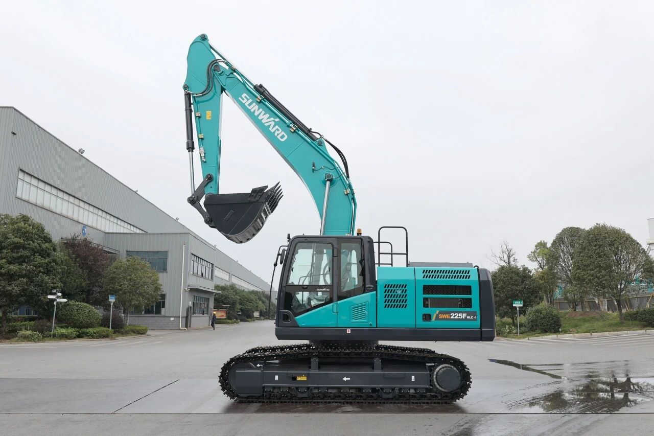 “双子星”闪耀！FH至尊智能两款履带式液压挖掘机成功下线